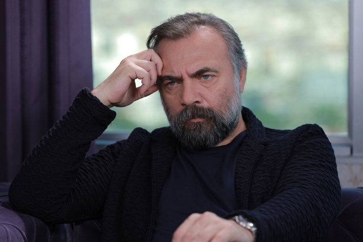 EDHO son bölümde beklenmeyen 2 ayrılık diziyi izleyenler şaşkına döndü - Resim: 1