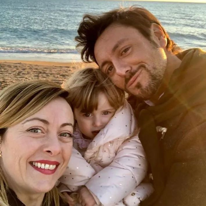 İtalya Başbakanı Meloni, skandal sözleri sonrası sevgilisini bıraktı! 'Tecavüz edilmesini istemiyorsanız...' - Resim: 2