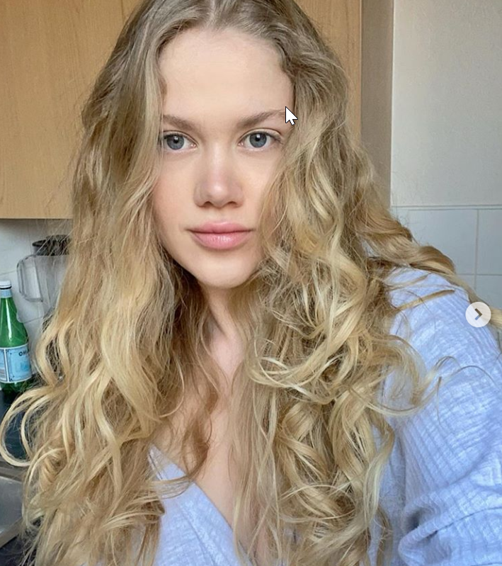 Serel Yereli'nin penceresinden paylaştığı gecelikli pozuna olay yorum! - Resim: 1