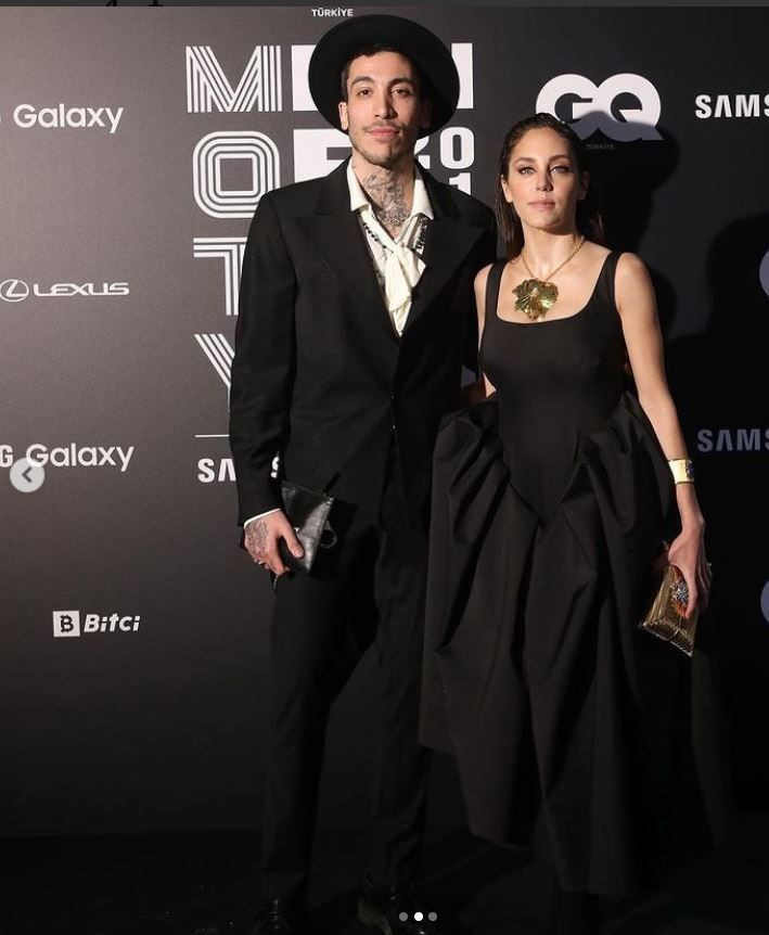 GQ 2021 Men Of The Year Ödüllerinde yılın kadını Öykü Karayel eşi Can Bonomo'yu ağlattı - Resim: 2