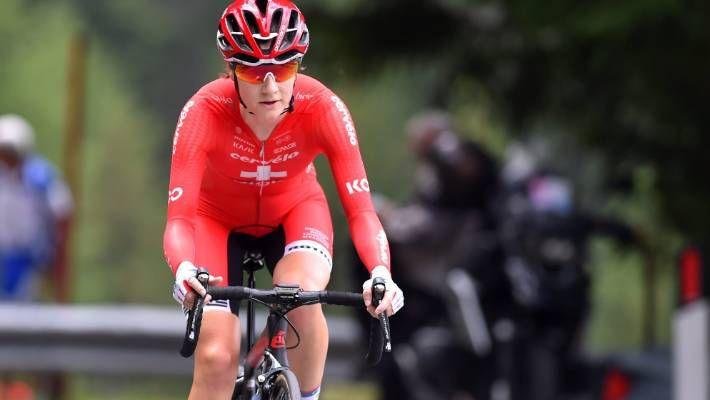 Belçika'da kadın bisikletçiler erkek yarışçıları yakaladı yarış durdu - Resim: 4