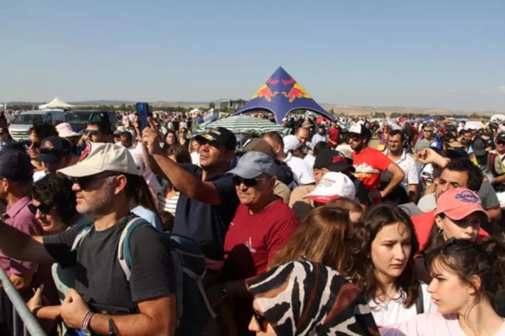 Türkiye’nin ilk kadın akrobasi pilotu Semin Öztürk gösterisiyle mest etti - Resim: 4