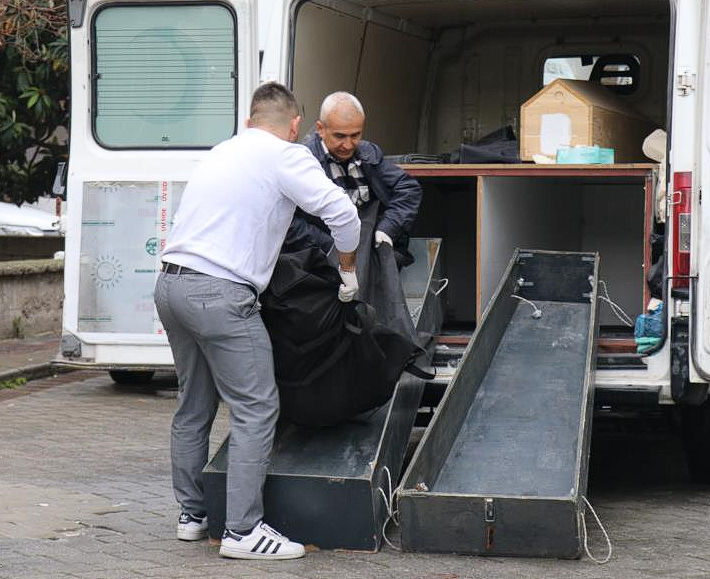 İşe gitmek için uyanan genç adam kahroldu: Annesi ve kardeşi ölmüş! "Gözünüzü seveyim, götürmeyin" - Resim: 4