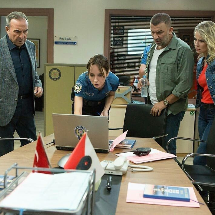 Arka Sokaklar'ın Sinem'i Gizem Terzi'nin üstsüz pozu şaşırttı beğeni yağdı - Resim: 1