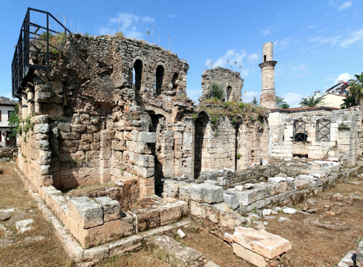Antalya'nın kesik minaresine külah takıldı! 123 yıllık tarihe yapılan restorasyon isyan ettirdi - Resim: 4