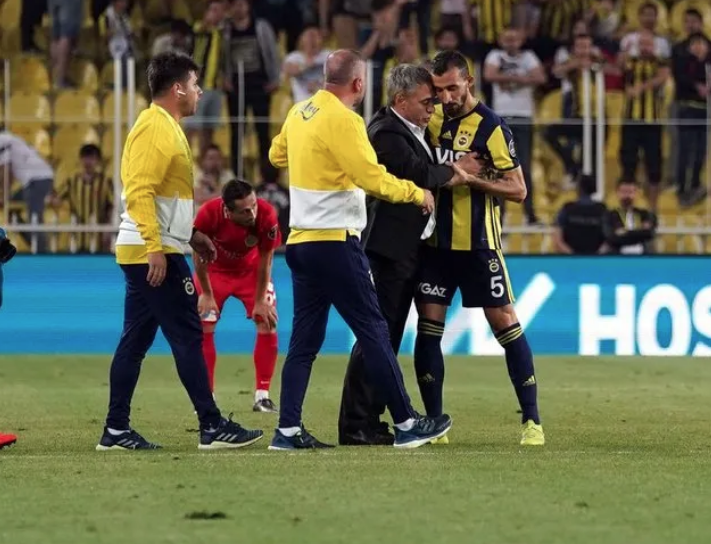 Fenerbahçe'de Mehmet Topal ıslıklandı taraftar ikiye bölündü - Resim: 4