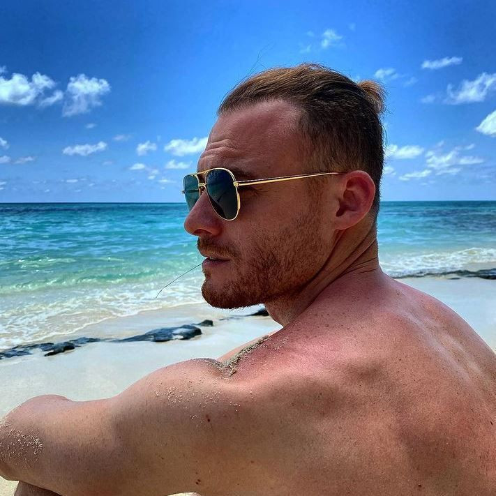 Kerem Bürsin'den kadınlarla ilgili dikkat çeken açıklama: 'Sahip çıkalım' demek yanlış! - Resim: 1