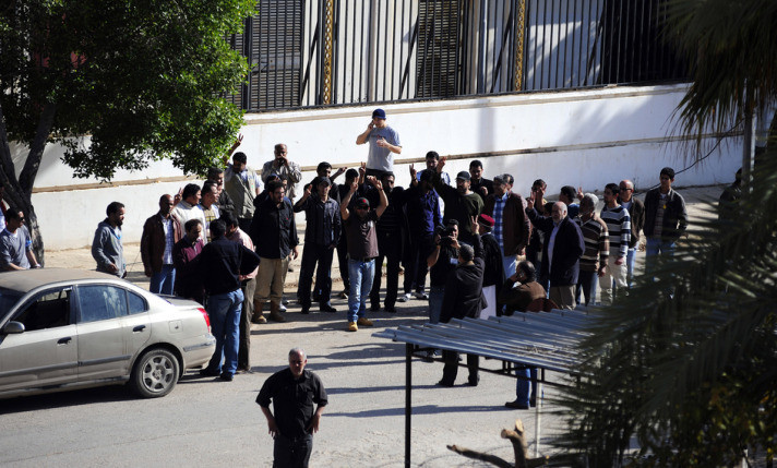 Muhalifler Türk konsolosluğunu bastı - Resim: 4