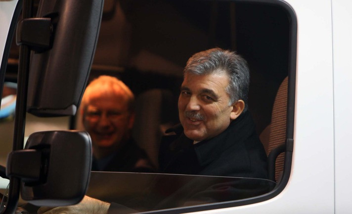 Gül kamyonla poz verdi - Resim: 1