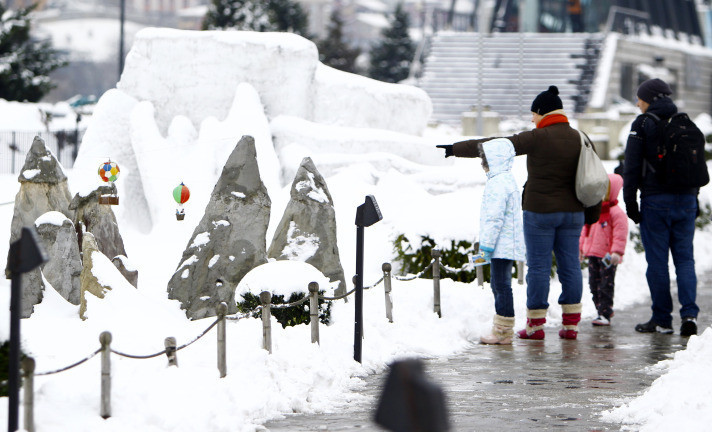 Sibirya kışında 2 metre kar yağdı! - Resim: 3