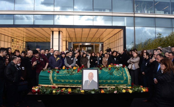 Birand sarı kırmızı çiçeklerle uğurlandı - Resim: 1