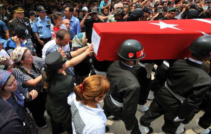 Türkiye şehitlerine ağladı - Resim: 1