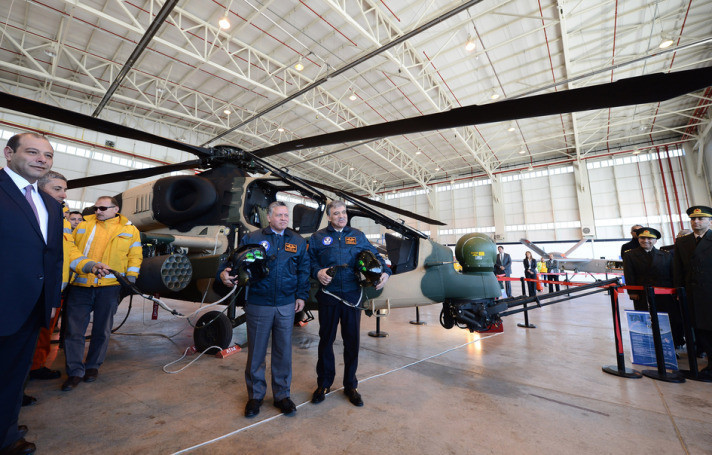 Gül ve Ürdün Kralı Türk helikopterini inceledi - Resim: 2
