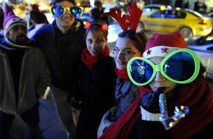 Türkiye yeni yıla girdi - Resim: 3