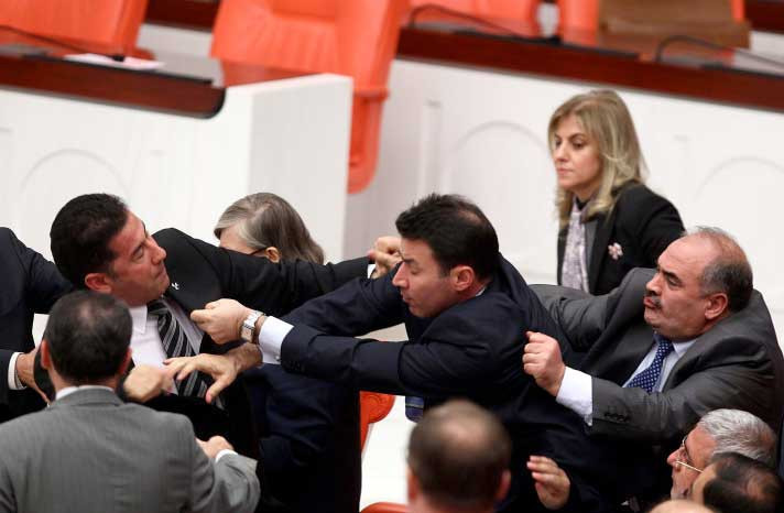 Meclis'te birbirlerine girdiler - Resim: 3