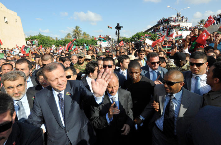 Erdoğan'ı alnından öptü - Resim: 3