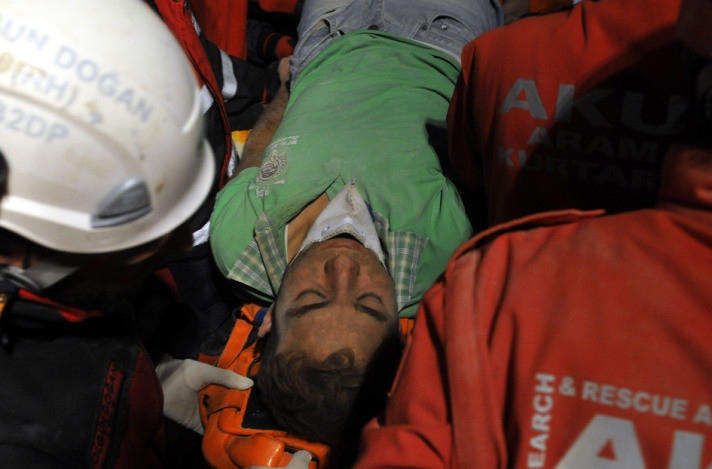 Enkazdan 61 saat sonra sağ çıktı! - Resim: 1