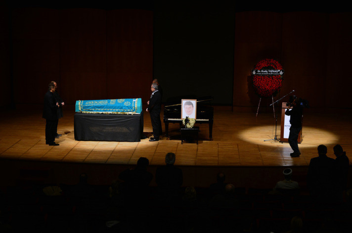 Ferdi Özbeğen son yolculuğuna uğurlandı - Resim: 1