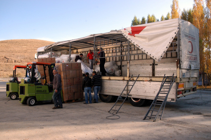 Kızılay yardımları deprem bölgesine ulaştı - Resim: 2