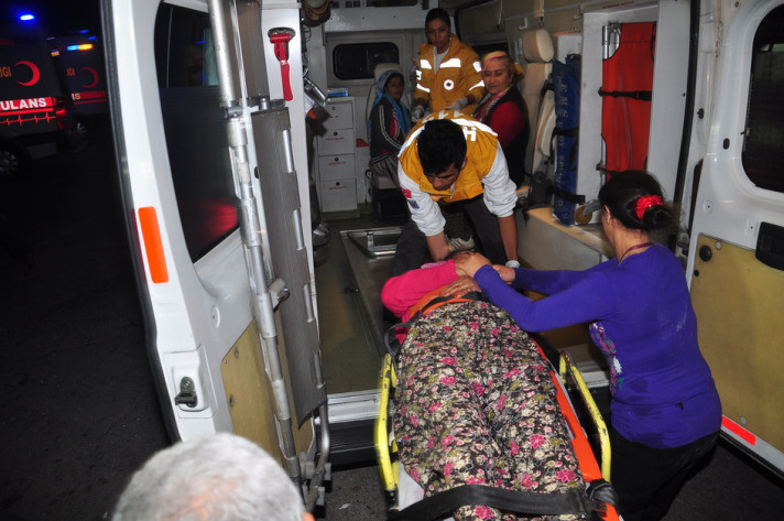 Yaralılar sulama kanalına uçtu - Resim: 1