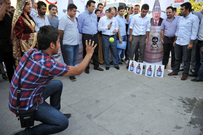 AK Partililerden inekli protesto - Resim: 3