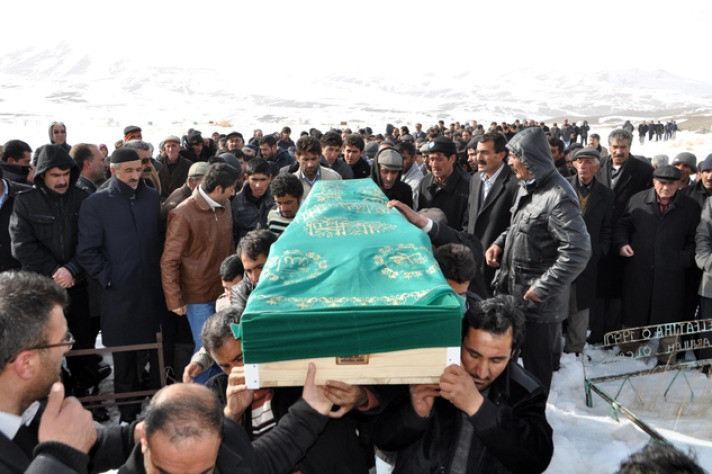 Yangında ölen işçiler defnedildi! - Resim: 1