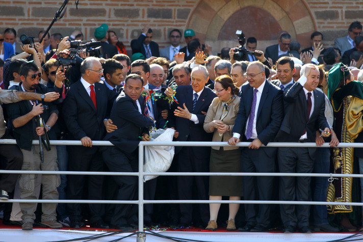 Hükümet ve muhalefeti mesir buluşturdu - Resim: 4