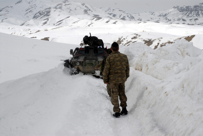 Mehmetçik montunu kaçakçılara giydirdi - Resim: 2