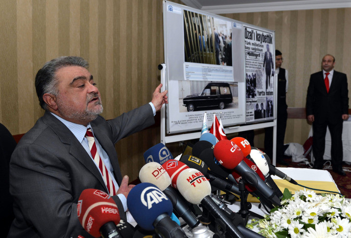 Turgut Özal yürüyerek hastaneye giriyor - Resim: 2