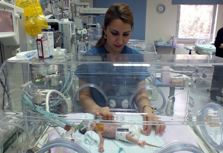 Parmak bebek hayata tutundu - Resim: 3