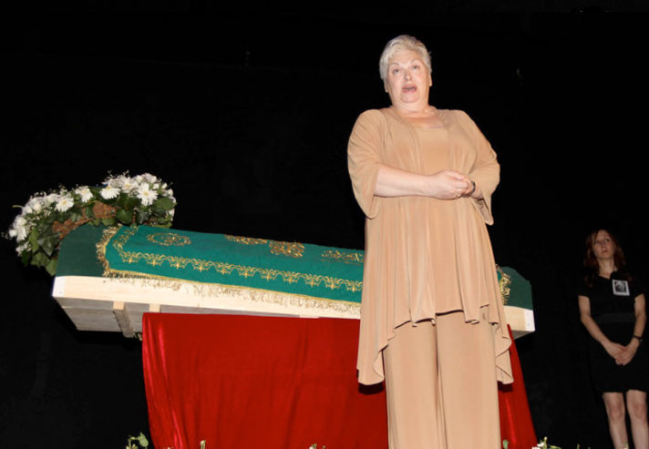 Müşfik Kenter son yolculuğuna uğurlanıyor - Resim: 3