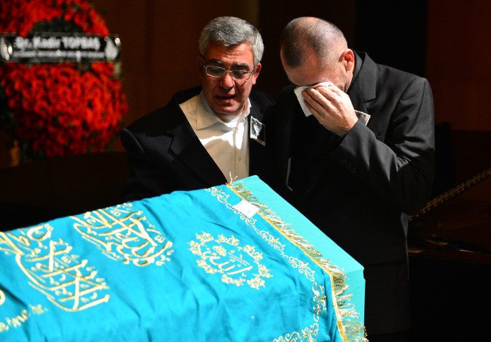 Ferdi Özbeğen son yolculuğuna uğurlandı - Resim: 3