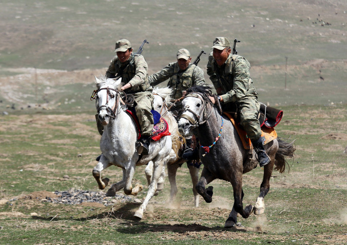 Van'ı koruyan Kırgız süvari korucuları - Resim: 1