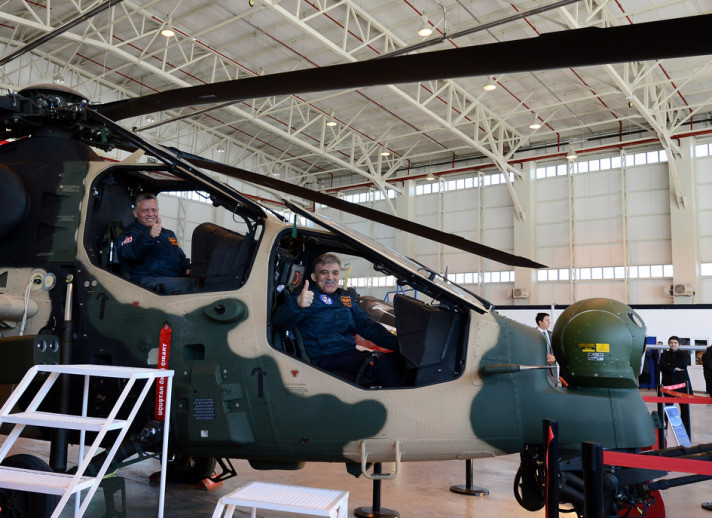 Gül ve Ürdün Kralı Türk helikopterini inceledi - Resim: 1