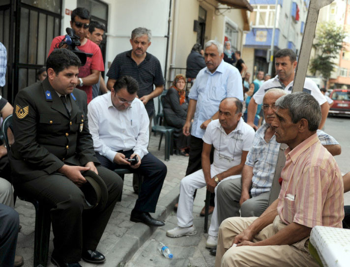 İzmir şehidini gözyaşlarıyla uğurladı! - Resim: 4