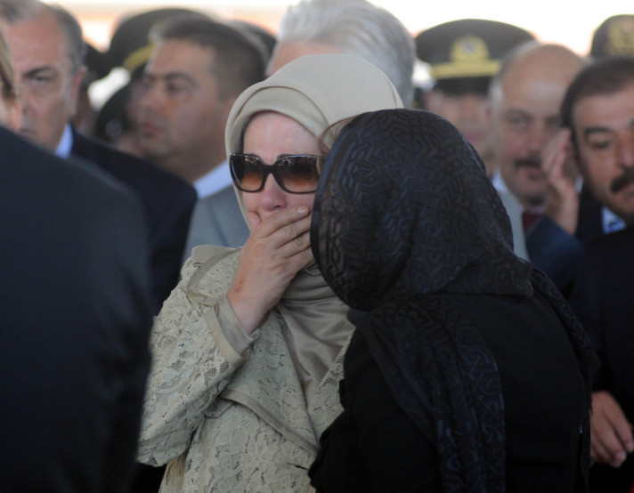 Erdoğan cenazede hüngür hüngür ağladı - Resim: 2