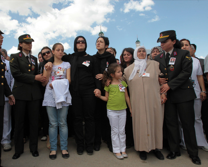 Şehitler son yolculuğuna uğurlandı - Resim: 2