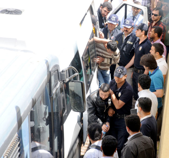 Reyhanlı zanlıları adliyede - Resim: 4