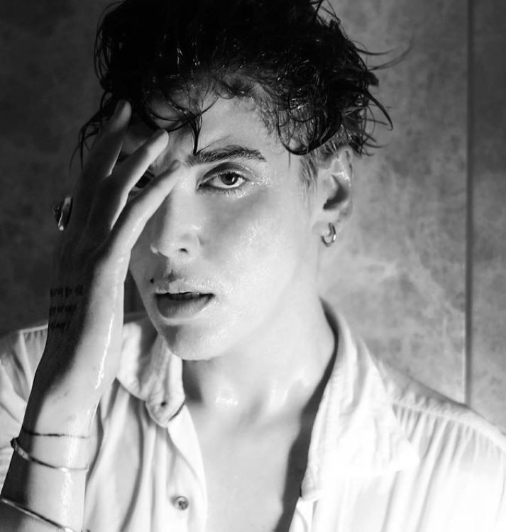 Senem Kuyucuoğlu'ndan kız arkadaşıyla dudak dudağa poz! - Resim: 3