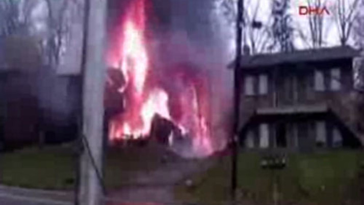 ABD'de uçak eve düştü