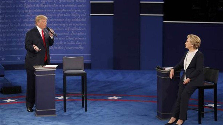 Trump'ın müstehcen videosu Clinton canlı yayında patlattı! 