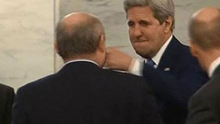 Kerry'den Türk müsteşara yumruklu şaka