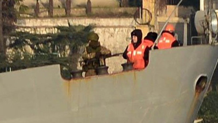 Rus savaş gemisi İstanbul Boğazı’ndan geçti