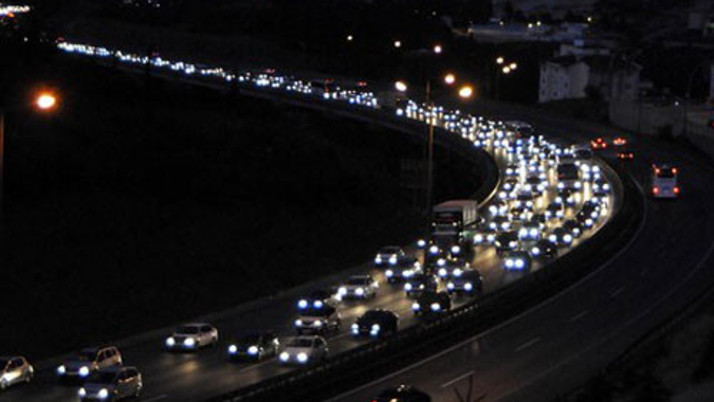 Tatilcilerin İstanbul'a dönüş çilesi başladı