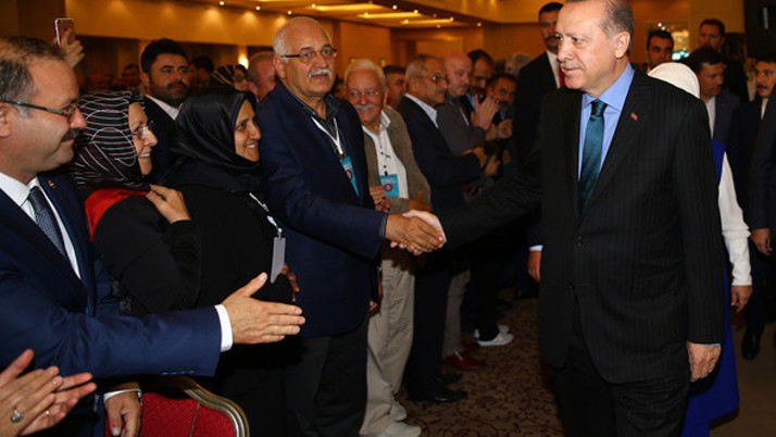 Vekillerden Erdoğan'a 'telefonlara çıkmıyorlar' şikayeti