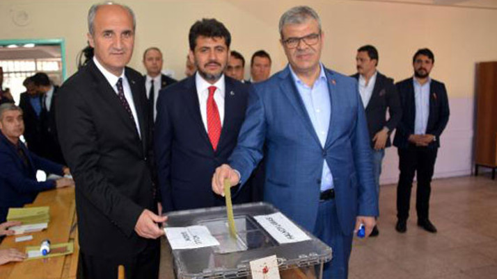 Bakanın oy kullandığı sandıktan bakın ne çıktı!