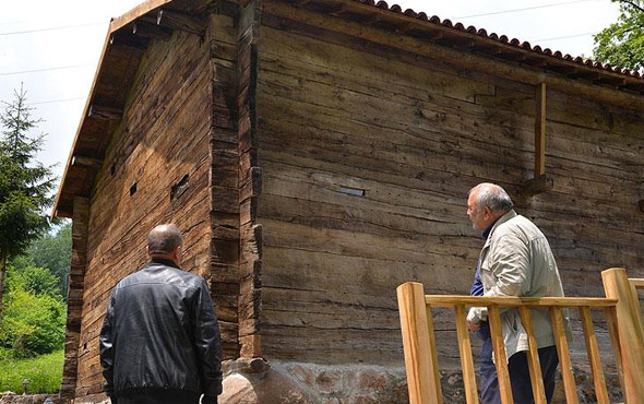 Asırlık 'çivisiz cami' tarihe tanıklık ediyor