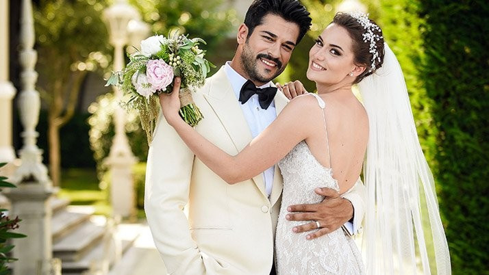 Balayı dönüşü Fahriye Evcen'e THY'den büyük sürpriz - Resim: 1