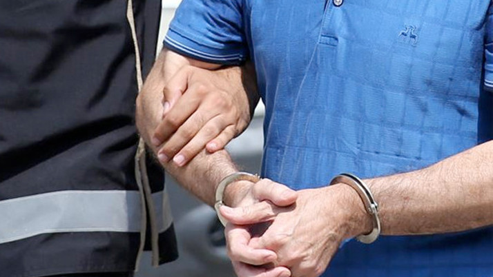 Sevgilisini oğlunun gözü önünde öldürdü