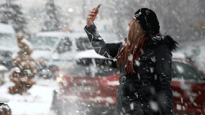 İstanbul'da beklenmedik kar yağışı saatlik hava durumuna bakın